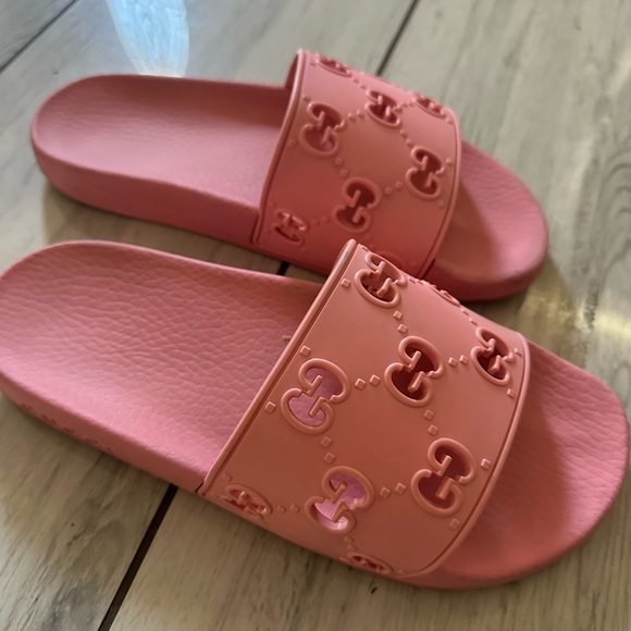 Pink Gucci slides - Picture 3 of 5